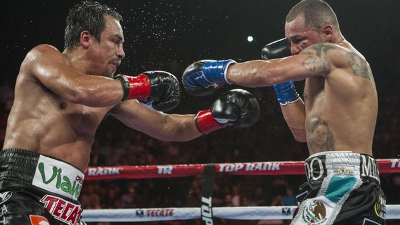 Mike Alvarado (vpravo) a Juan Manuel Márquez.