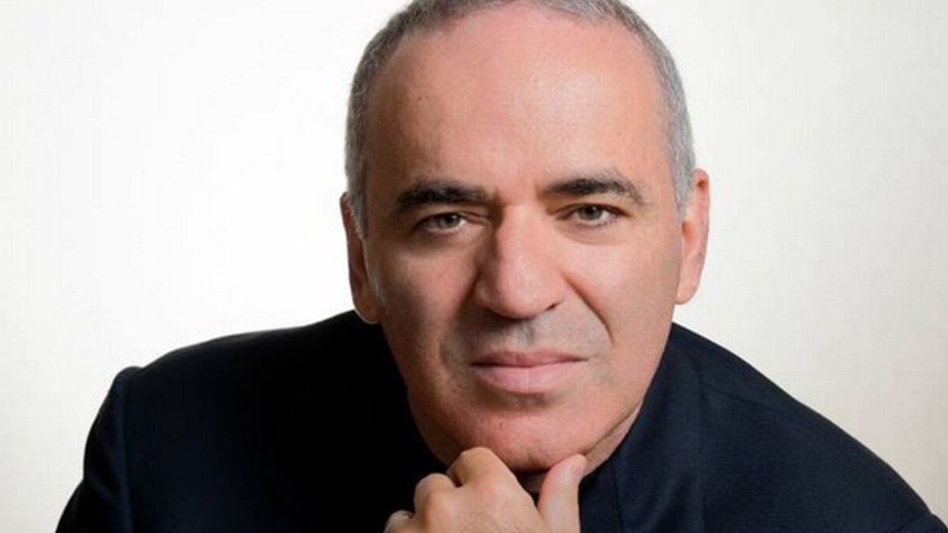 Legendárny šachista Kasparov patrí k najlepším v histórii.
