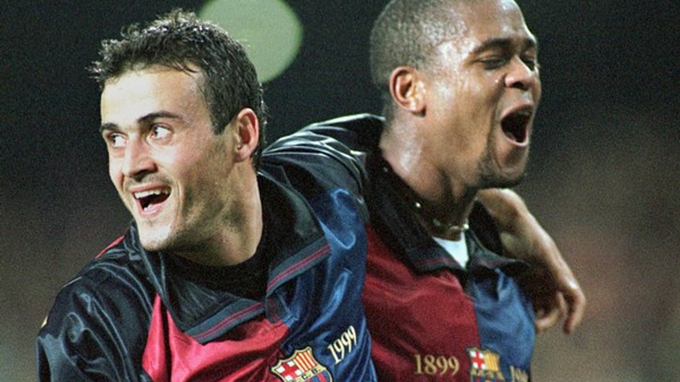 Luis Enrique (vľavo) a Patrick Kluivert v drese Barcelony v roku 1999.