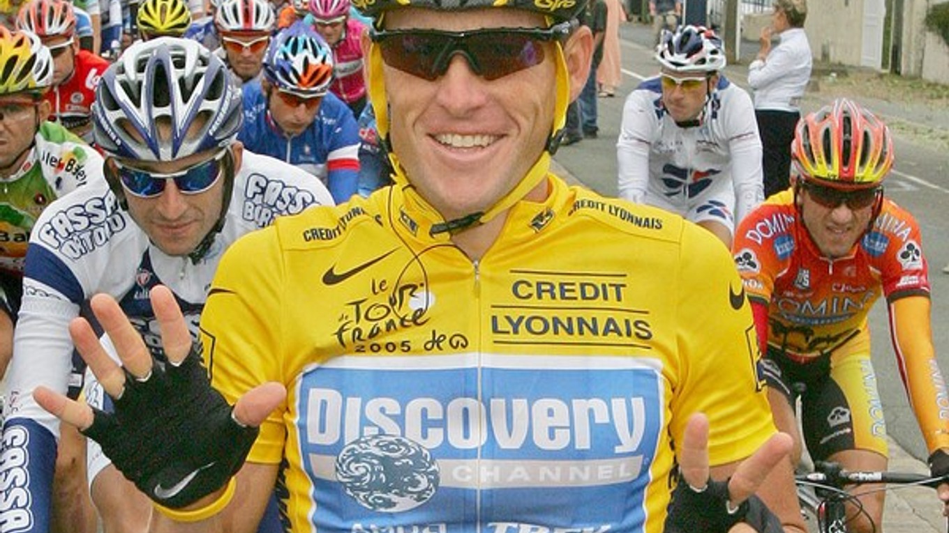 Američana usvedčili z používania dopingu jeho bývalí kolegovia. Za to mu odobrali sedem triumfov na Tour de France, ktoré získal v rokoch 1999 - 2005.