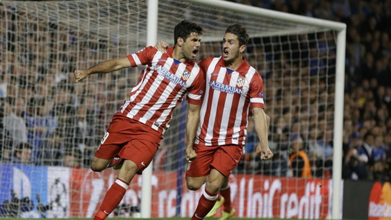Diego Costa (vľavo) nastrieľal za Atlético v tejto sezóne už 27 gólov.