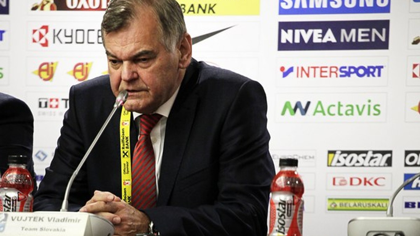 Vladimír Vůjtek počas tlačovej konferencie po zápase Dánsko - Slovensko.