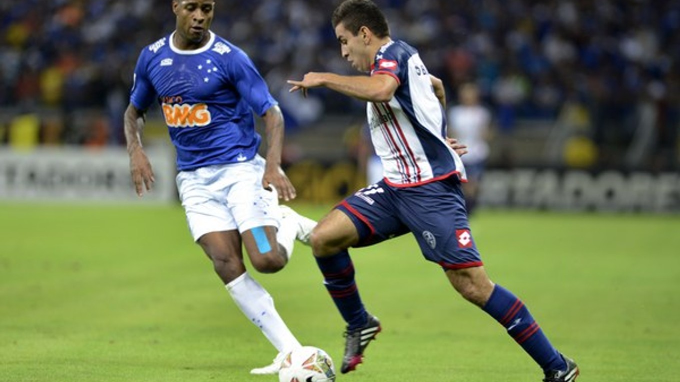 Angel Correa (vpravo).