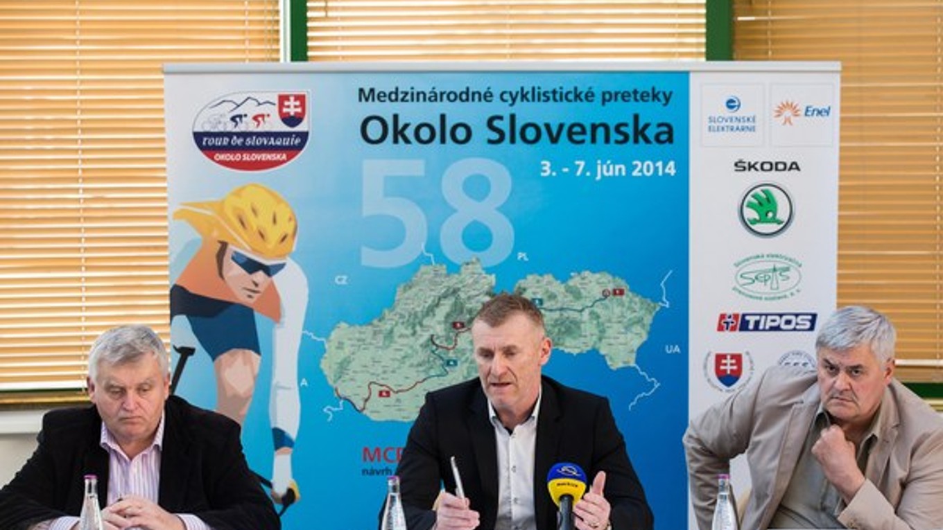 Zľava športový riaditeľ pretekov Ľudovít Lučanič, generálny riaditeľ pretekov Peter Privara a zostavovateľ trate Stanislav Holec.