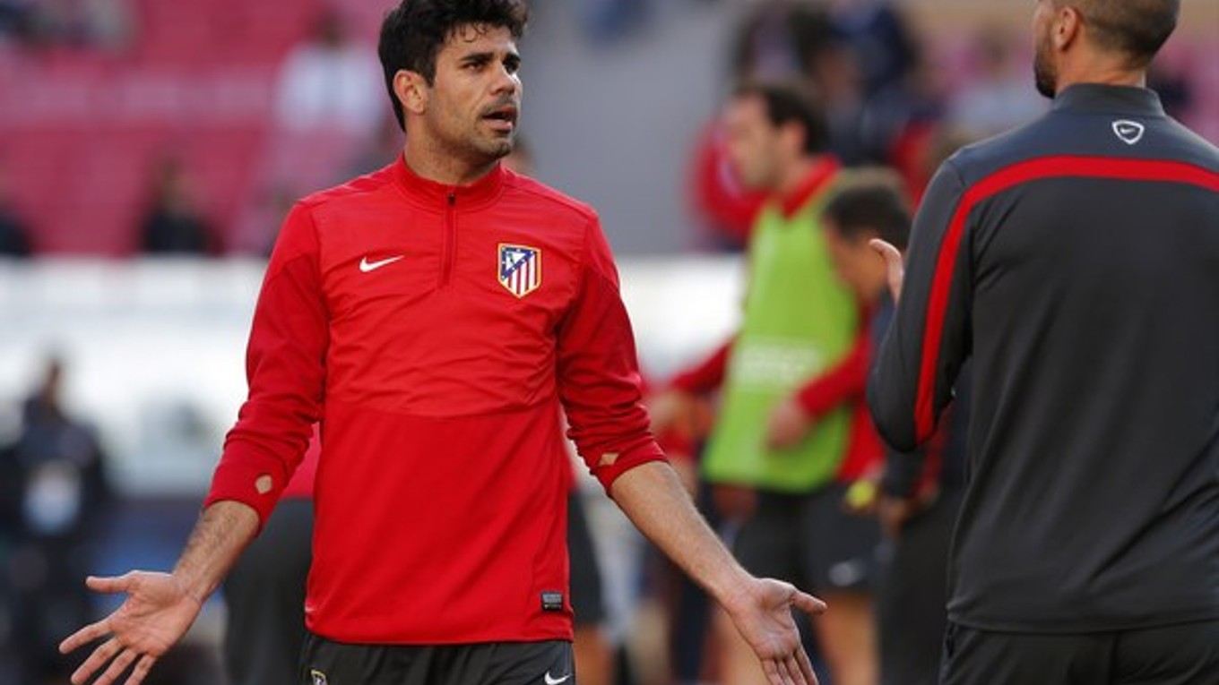 Hráč Atletica Madrid Diego Costa (vľavo).