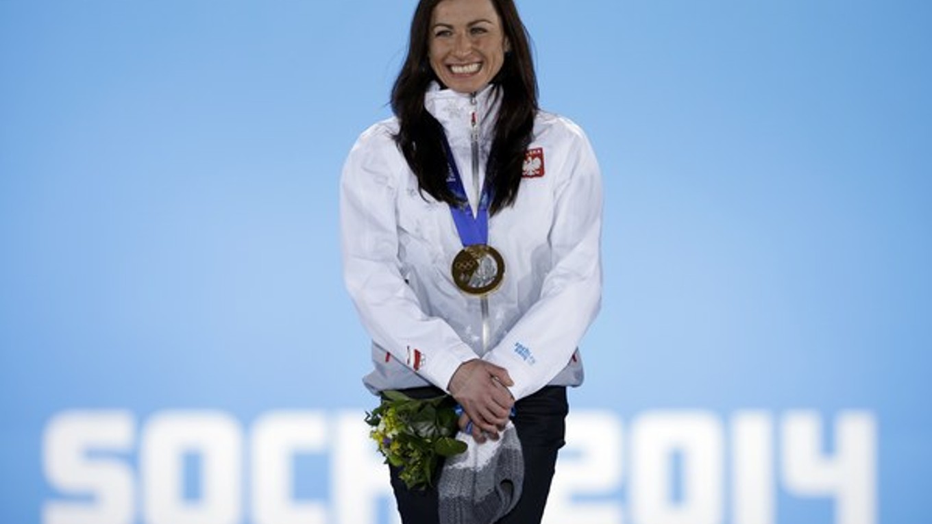 Justina Kowalczyková so zlatou medailou v Soči 2014.