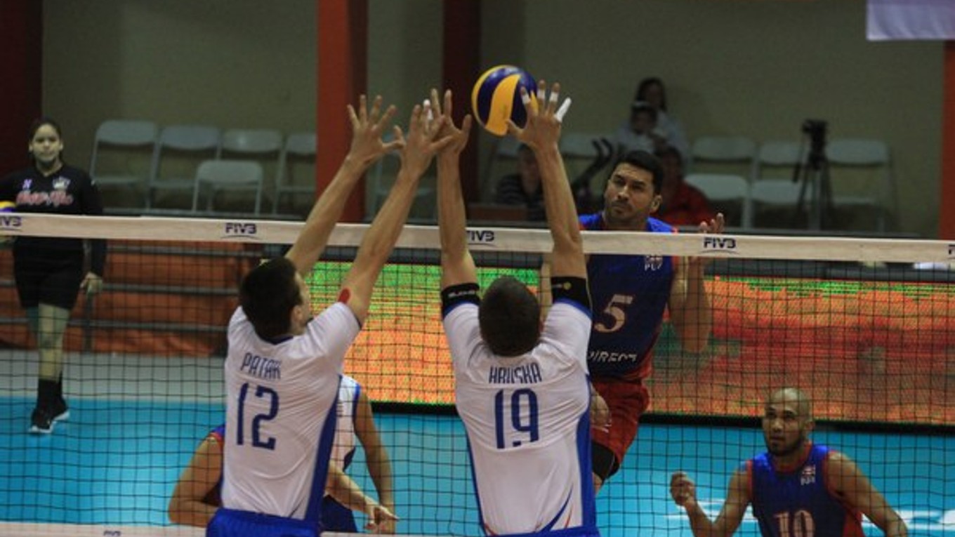 Roberto Muniz sa snaží dostať cez slovenský dvojblok.