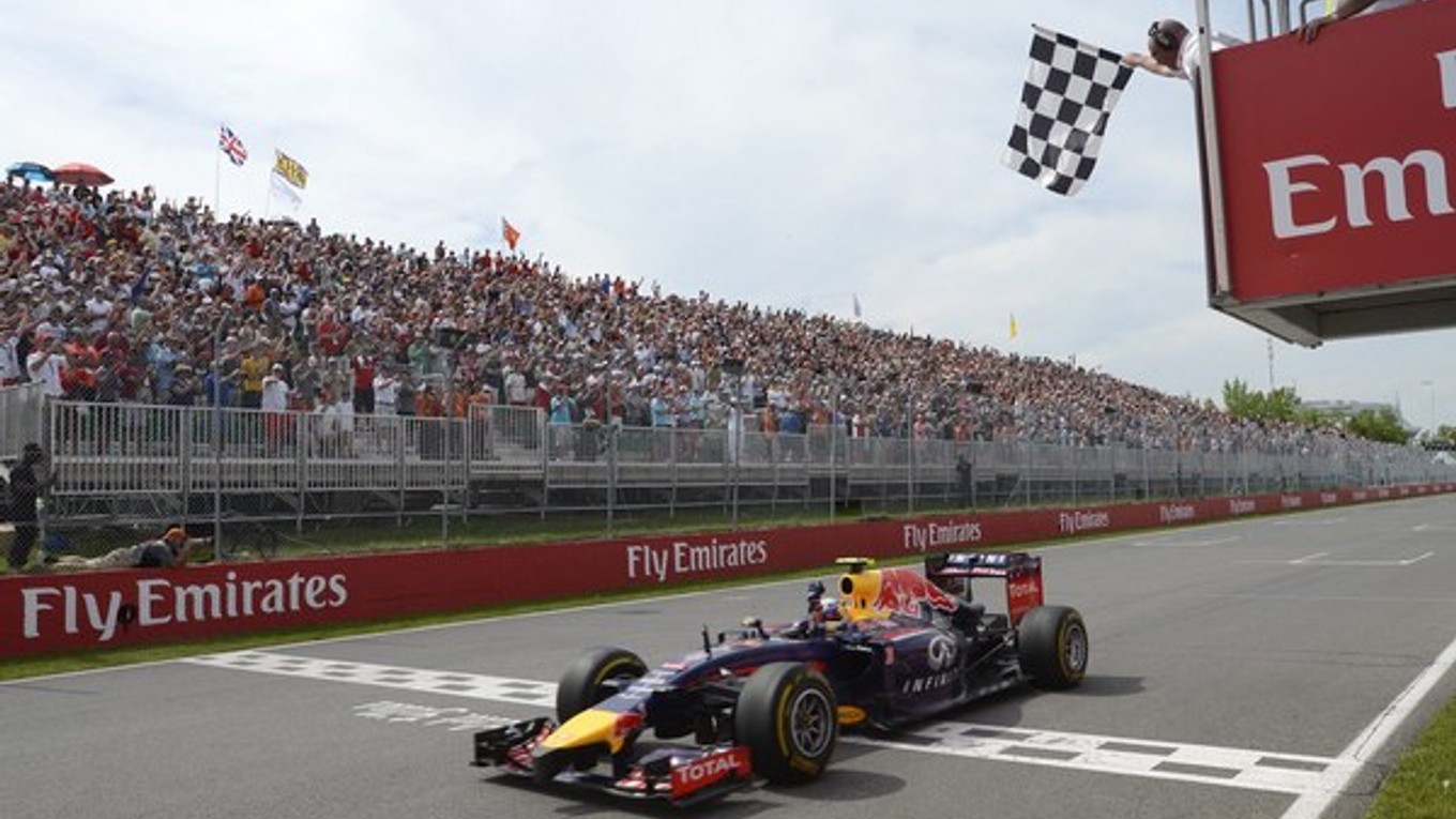 Víťazné gesto Daniela Ricciarda.