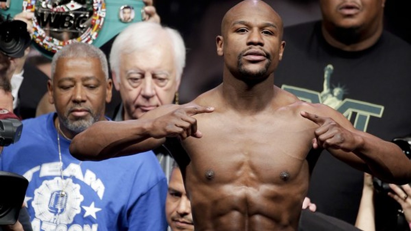 Floyd Mayweather v profesionálnom ringu nastúpil na 49 duelov. Všetky vyhral.