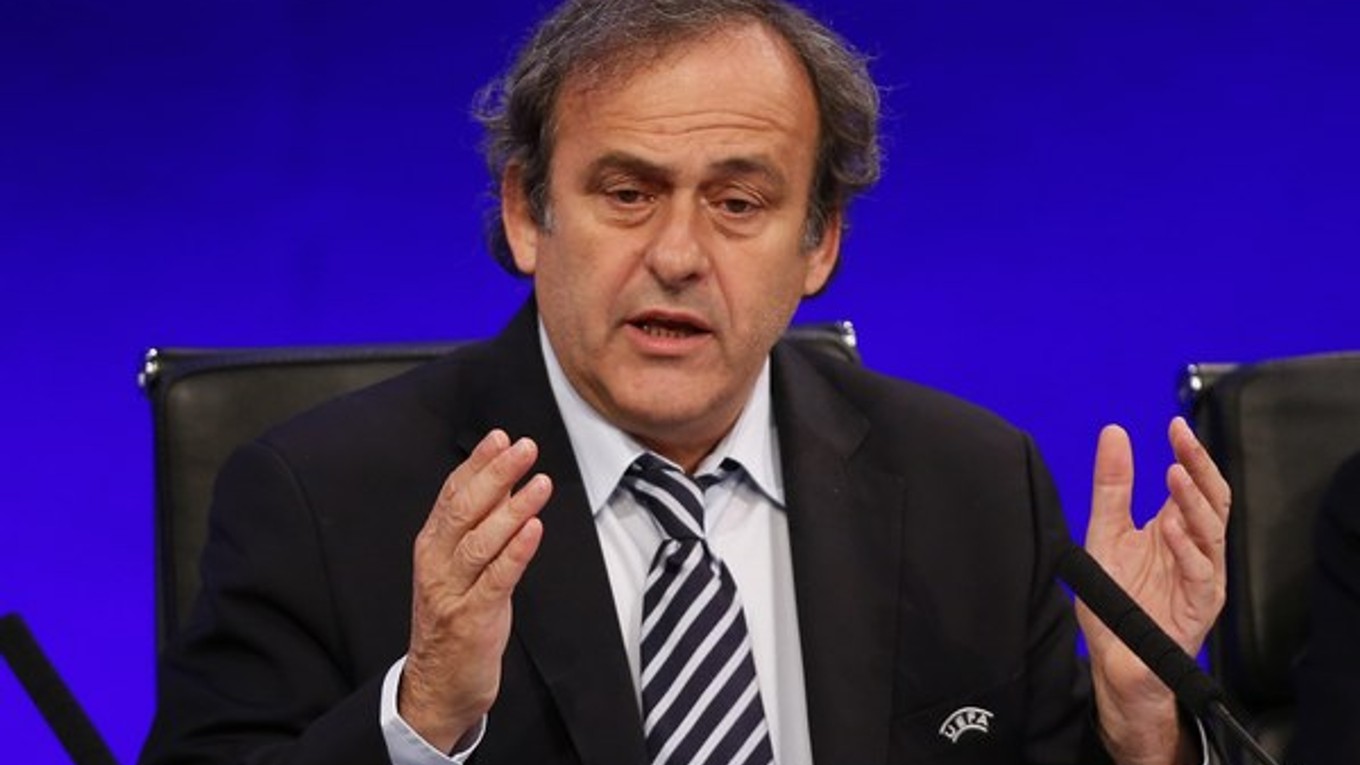 Michel Platini sám vraj zvažuje kandidatúru na prezidenta FIFA.