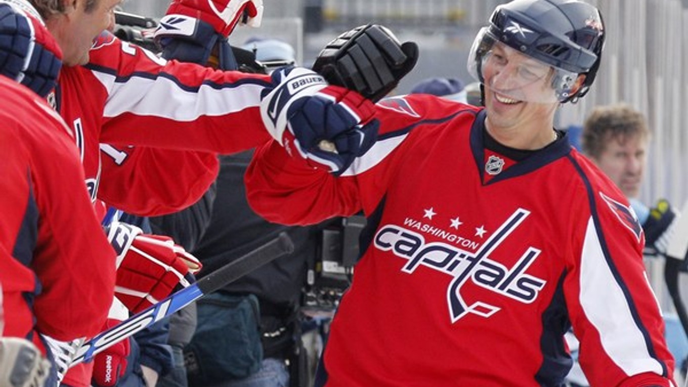 Peter Bondra počas zápasu legiend Washington Capitals - Pittsburgh Penguins v rámci Zimnej klasiky NHL 31. decembra 2010 v Pittsburghu.