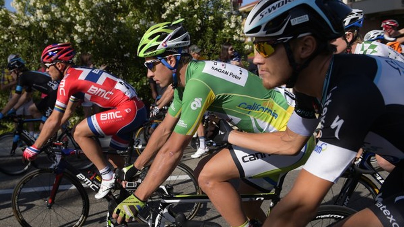 Slovenský cyklista Peter Sagan (v zelenom) na archívnej snímke.