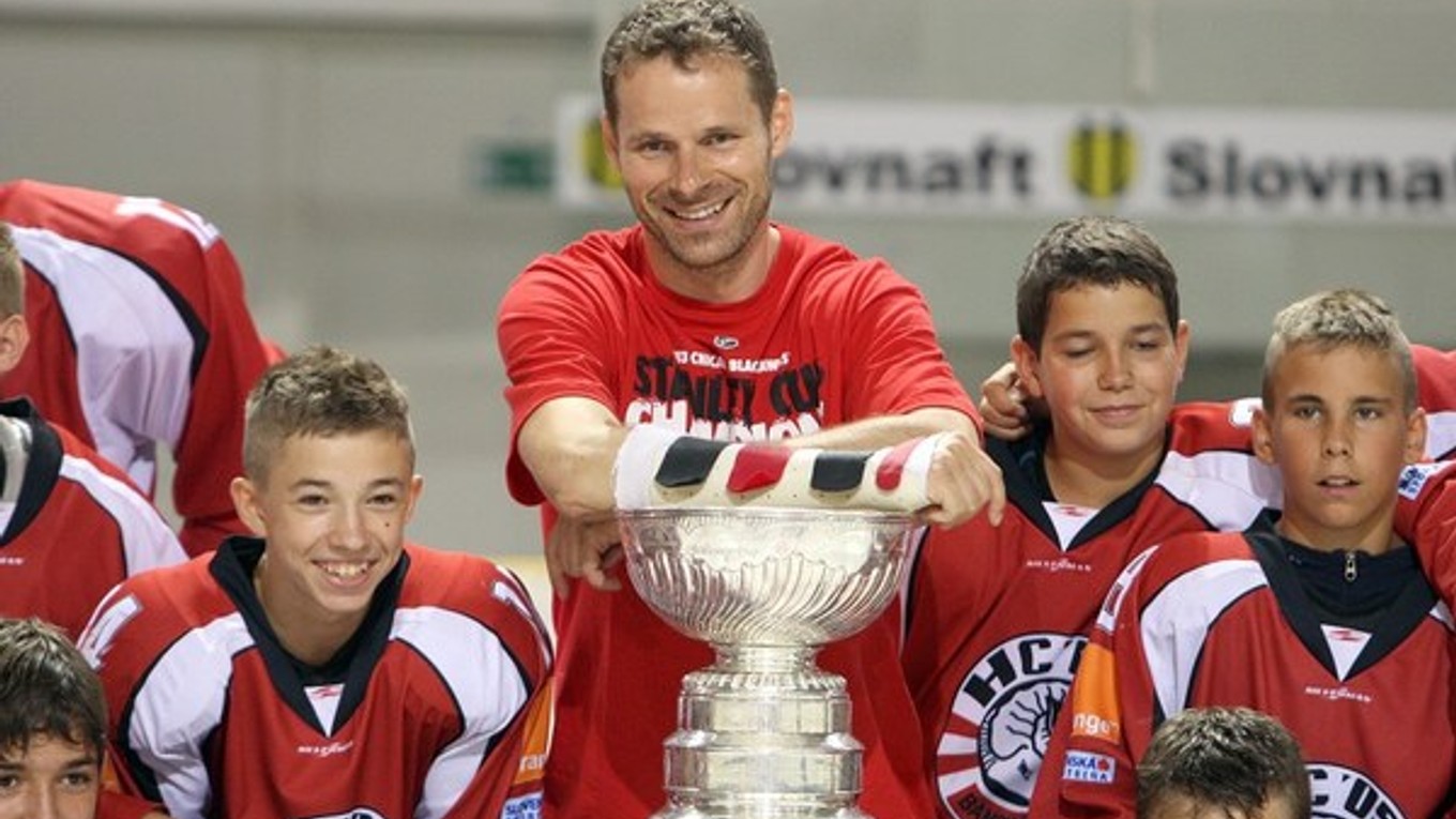 Michal Handzuš v sezóne 2012/2013 získal so Chicagom Stanley Cup.