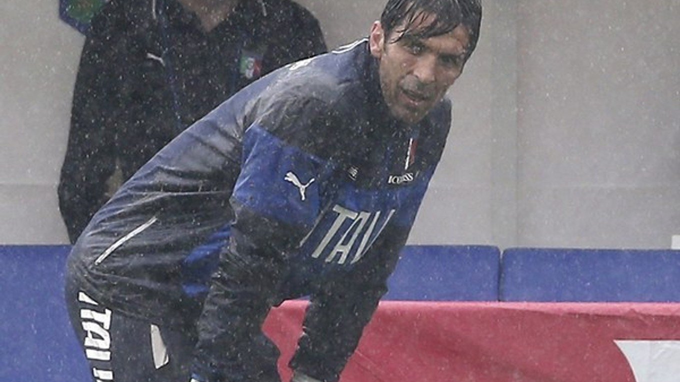 Gianluigi Buffon si deň pred zápasom s Anglickom podvrtol členok.
