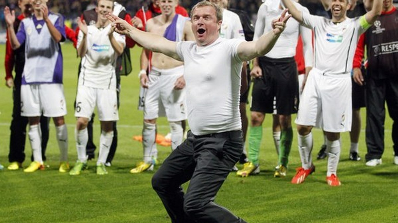 Pavel Vrba je nielen výborný tréner, ale aj futbalista a zabávač.