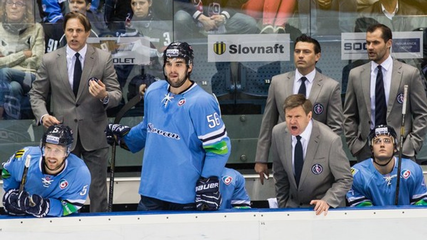 Tréner Rostislav Čada chce pre novú sezónu iné typy hráčov.