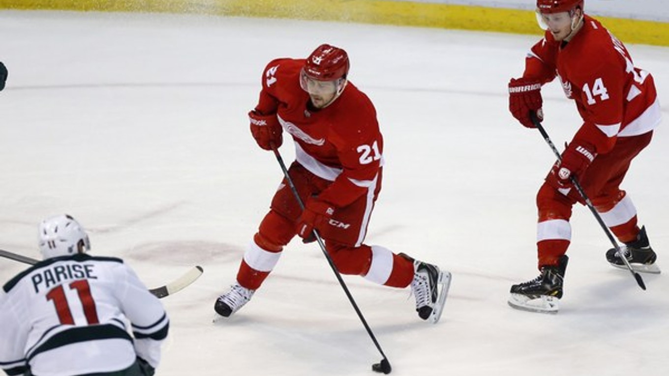 Play-off NHL si v drese Detroitu zahrá aj Slovák Tomáš Tatar (s pukom).