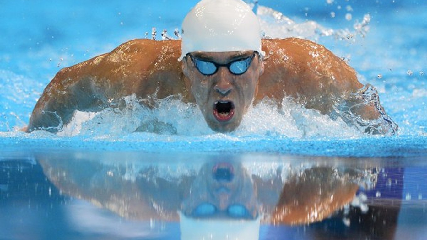 Americký plavec Michael Phelps chce opäť víťaziť.