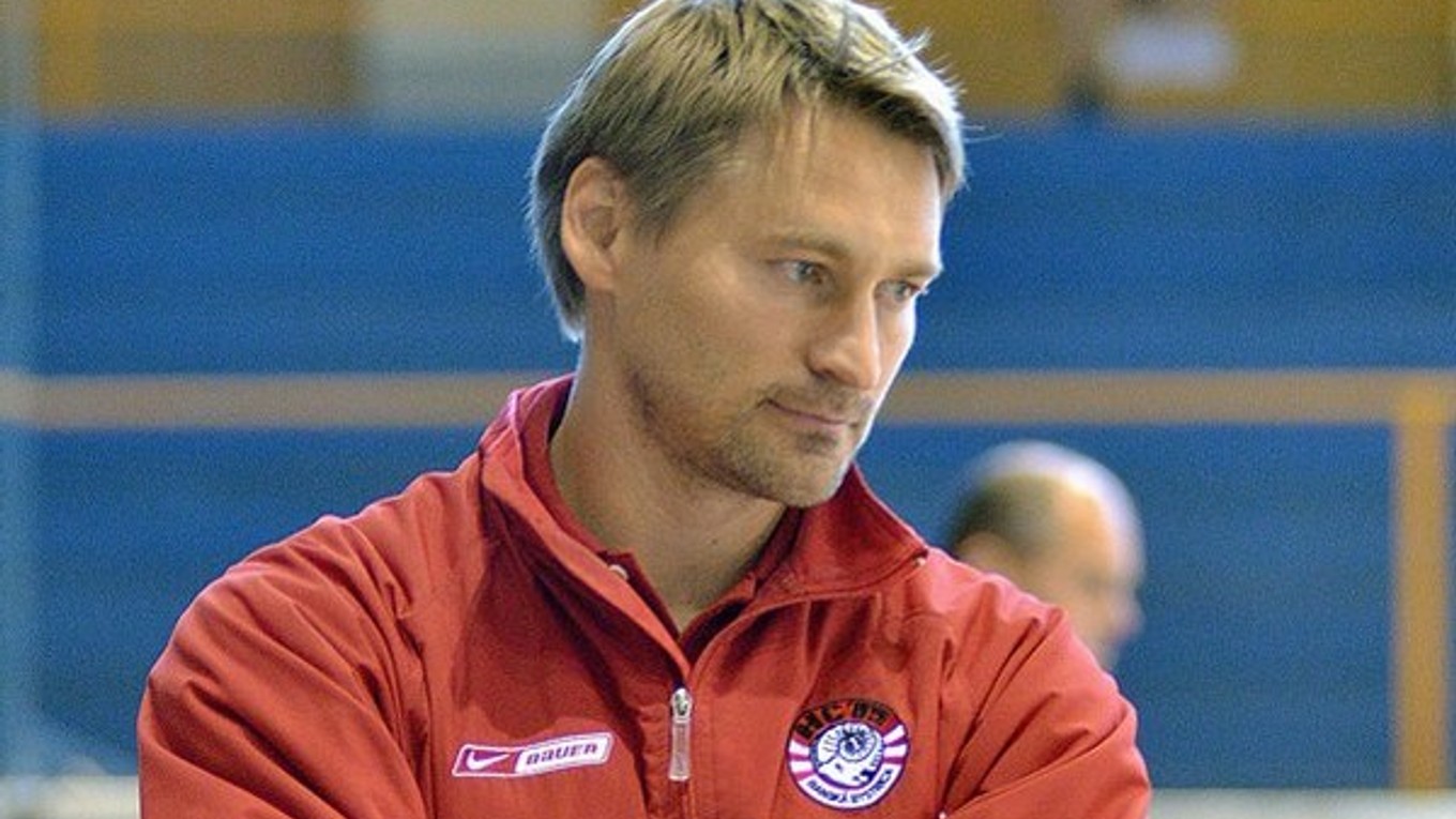 Vladimír Országh je majster sveta z Göteborgu 2002, má aj bronz z MS v Helsinkách 2003. V NHL odohral sedem sezón. Teraz trénuje extraligovú Banskú Bystricu.