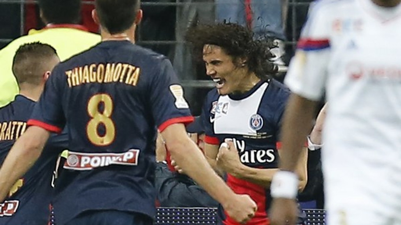 Edinson Cavani oslavuje gól.