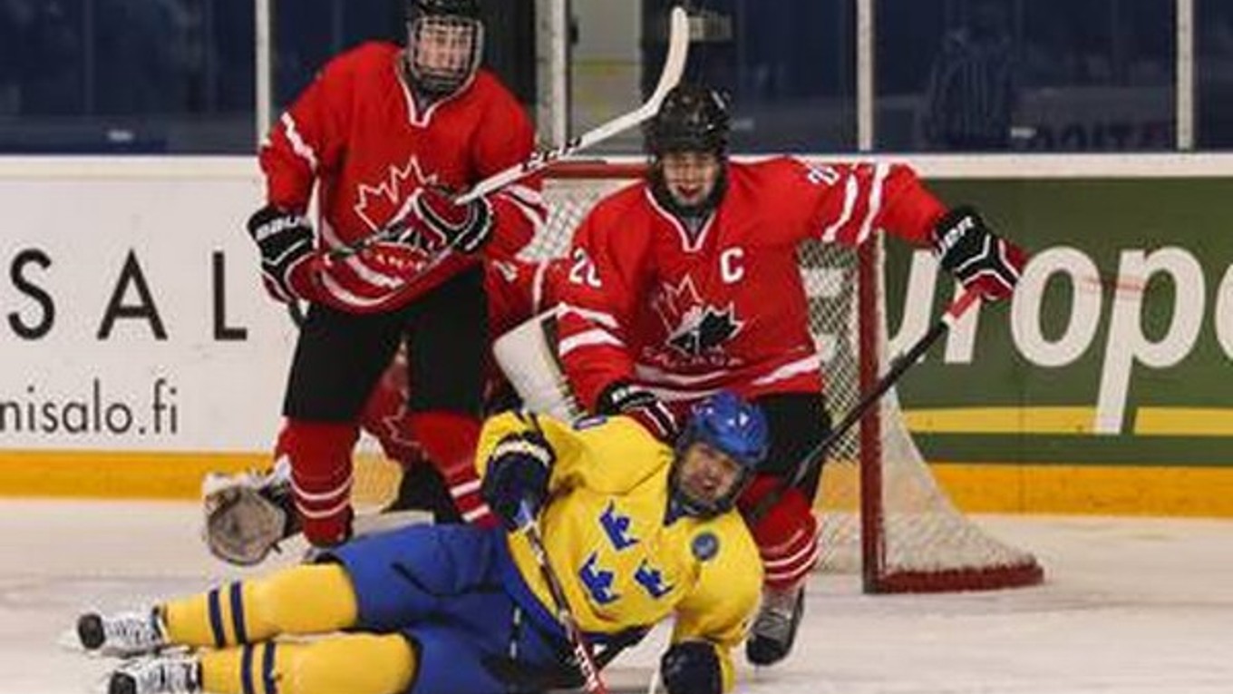 Mladí Kanaďania porazili na turnaji Švédov 3:1.
