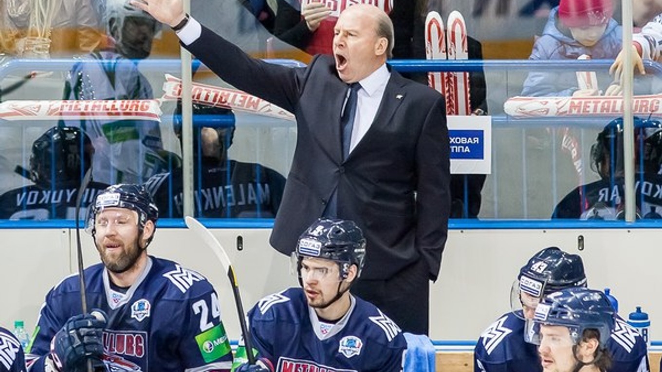 Mike Keenan vedie momentálne vo finále KHL Magnitogorsk.
