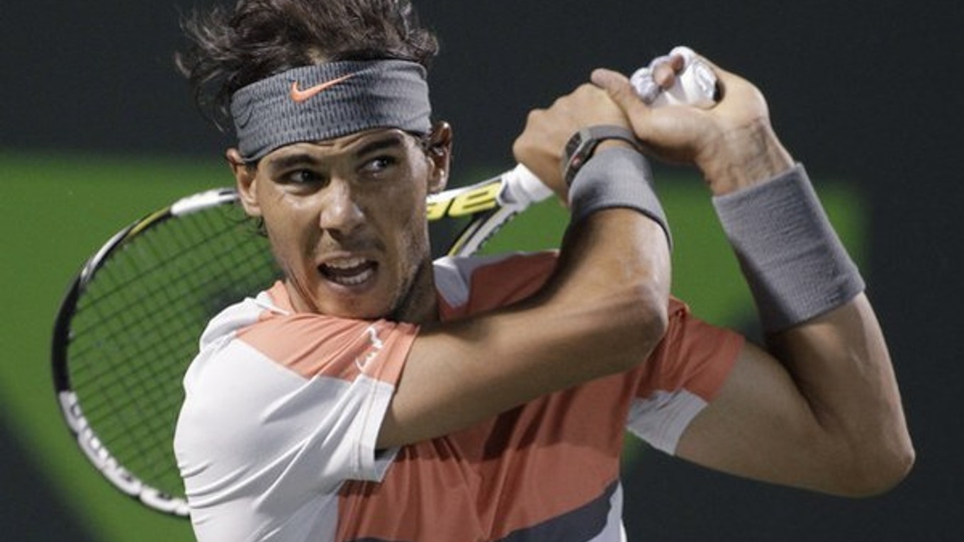 Rafael Nadal sa doťahuje na najlepších hráčov histórie.