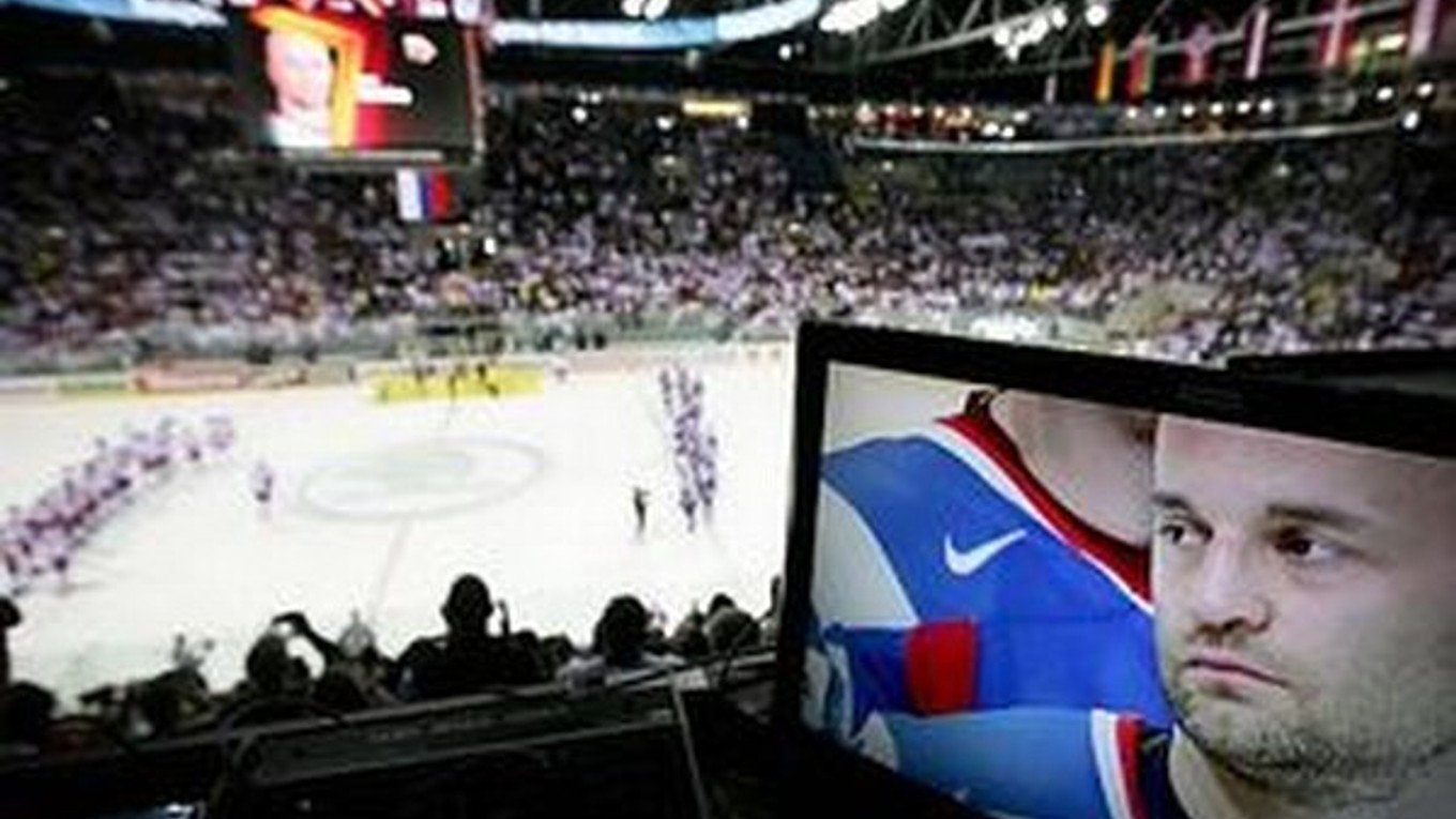 Lietadlo s hokejistami Lokomotivu Jaroslavľ sa zrútilo v septembri 2011, na zozname obetí bol aj Pavol Demitra.