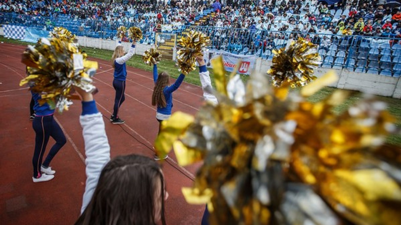 Slovan si pri semifinále pozval na štadión školákov.