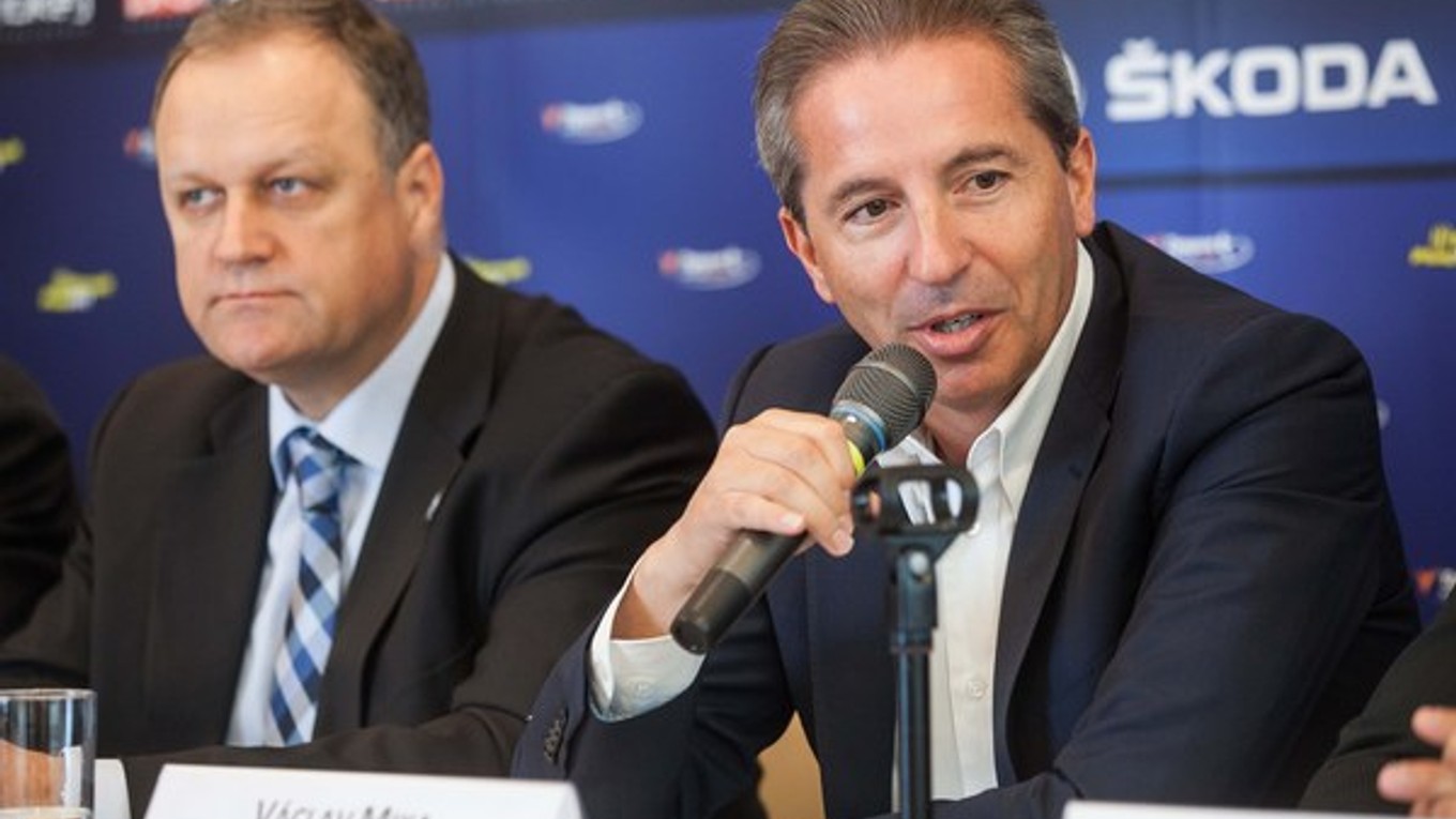 Generálny riaditeľ RTVS Václav Mika (vpravo).