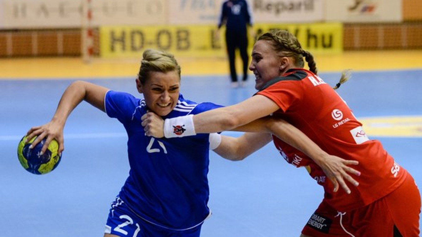 Sedem gólov Šale strelili Simona Szarková v modrom reprezentačnom drese.
