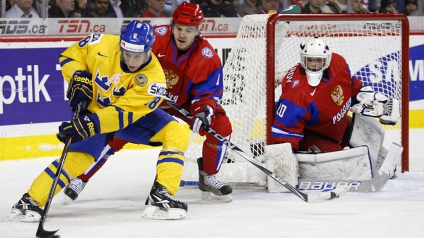 Viktor Antipin (v strede).