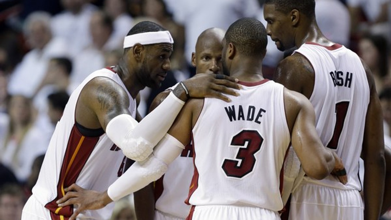 LeBron (vľavo).