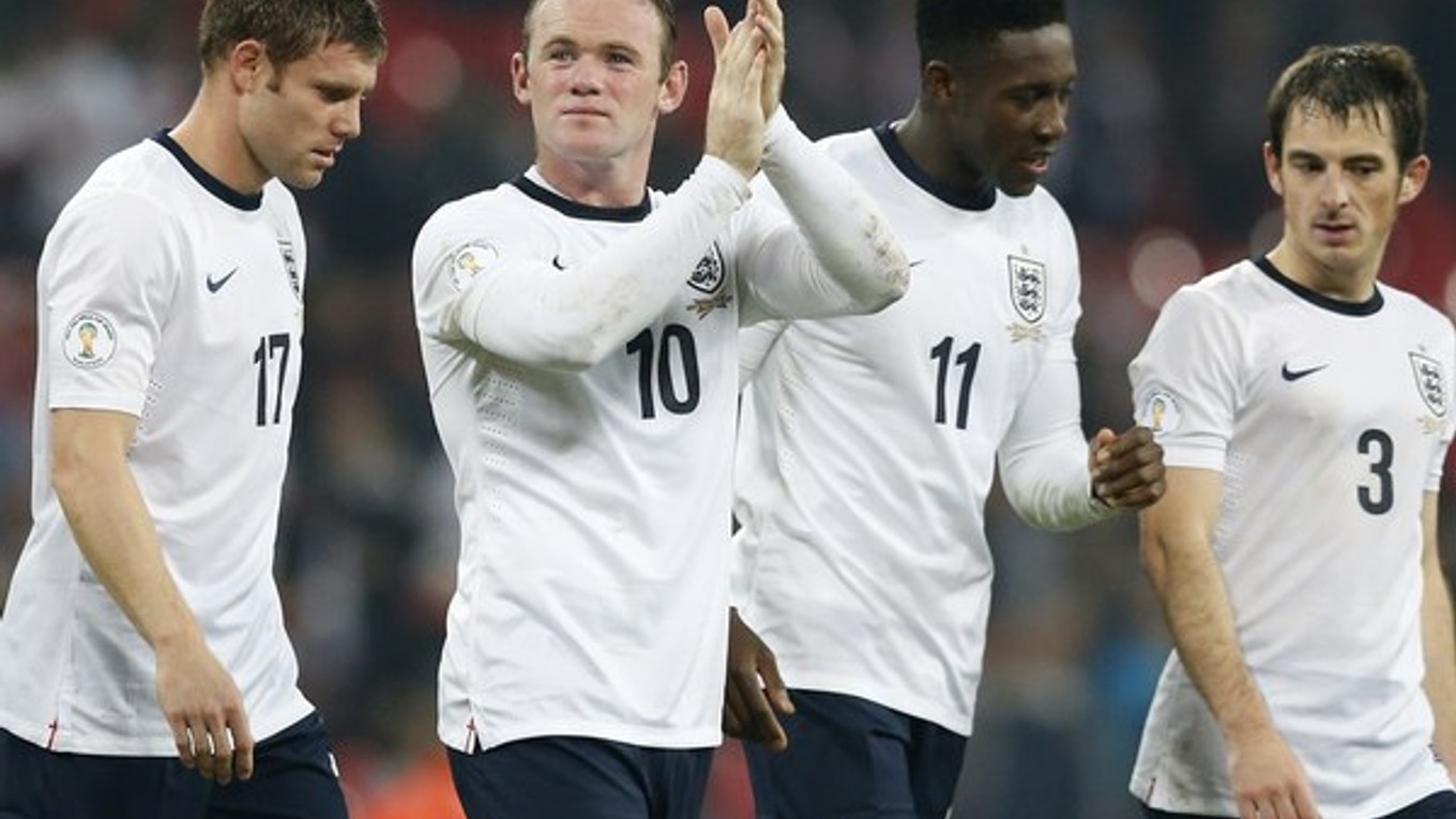 Anglickí futbaloví reprezentanti, zľava: James Milner, Wayne Rooney, Danny Welbeck a Leighton Baines.