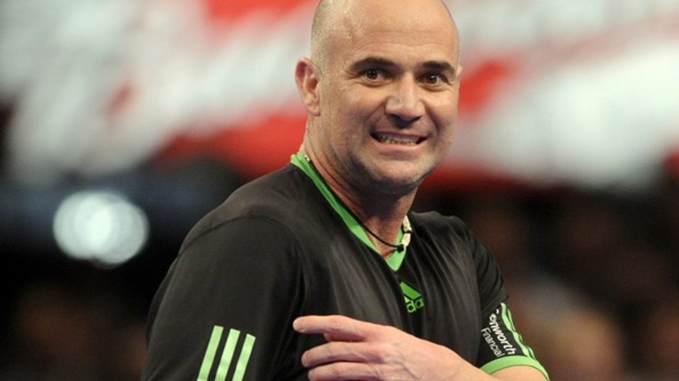 Andre Agassi tvrdí, že Nadal musel prekonávať aj Djokoviča a Murrayho.