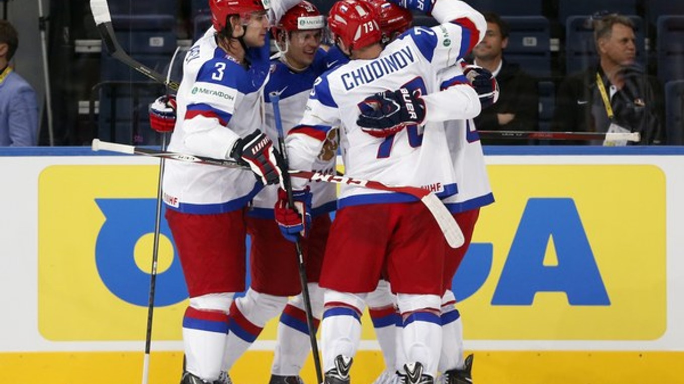 Ruskí hokejisti zdolali Švajčiarov 5:0.