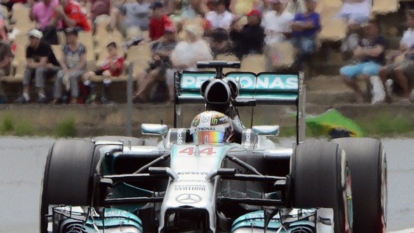 Hamilton zvíťazil štvrtýkrát v sérii.