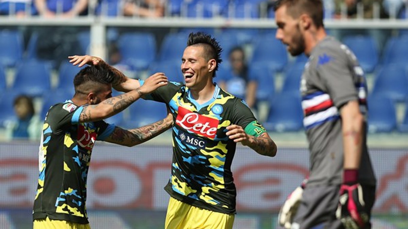 Marek Hamšík (v strede) sa teší zo streleného gólu.