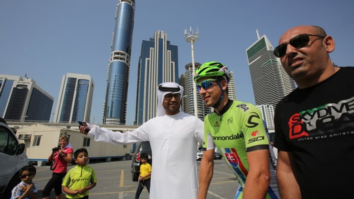Peter Sagan tento mesiac preteká v Spojených Arabských Emirátoch a Ománe.
