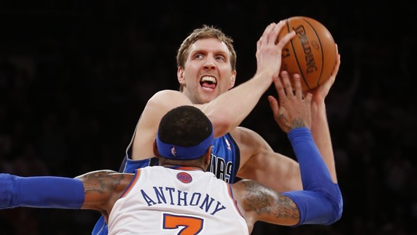 Dirk Nowitzki a Carmelo Anthony z tímu New York Knicks.
