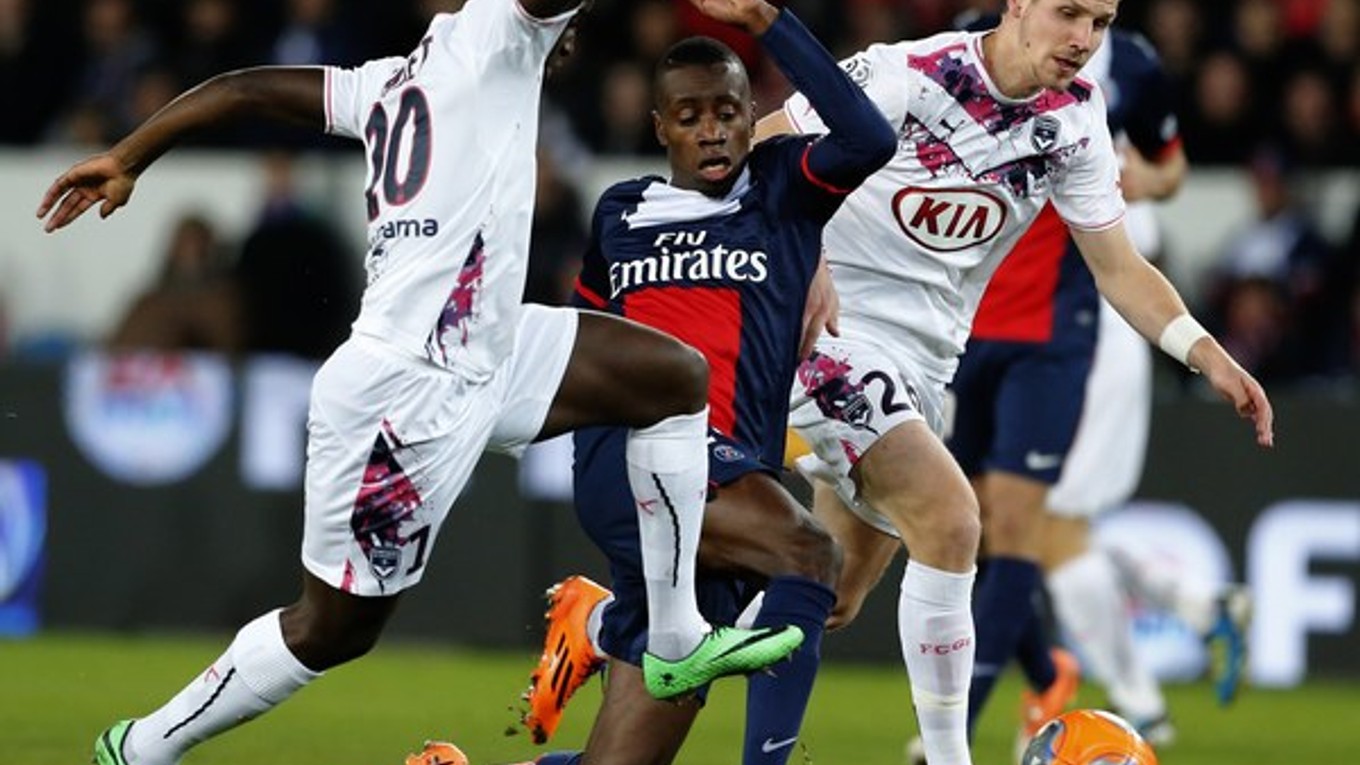 Hráči Bordeaux v zápase s PSG.
