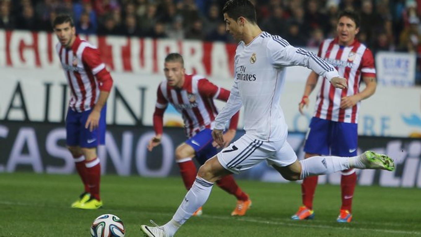 V nedávnom semifinále Španielskeho pohára nad Atléticom jasne zvíťazil Real Madrid. Penaltu kope Cristiano Ronaldo.