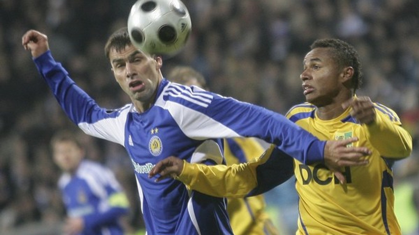 Futbalová liga sa na Ukrajine nehrá a európske pohárové zápasy hrajú kluby v zahraničí.