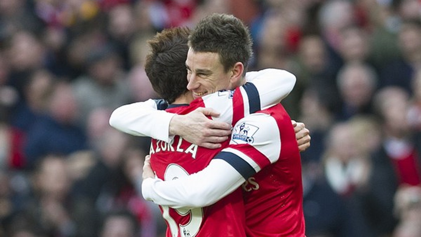 Laurent Koscielny (vpravo) hráva za Arsenal od roku 2010.