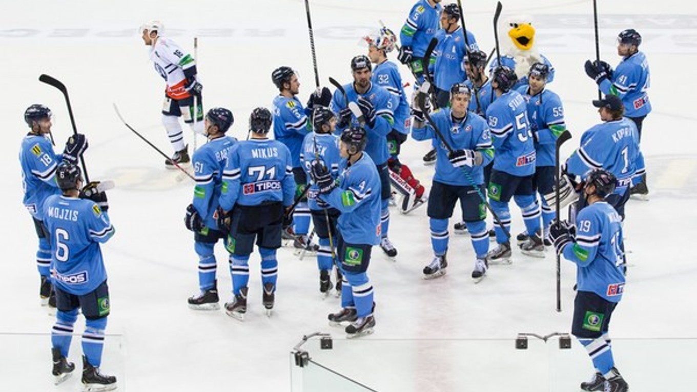 Hráči Slovana po zápase KHL so Záhrebom.