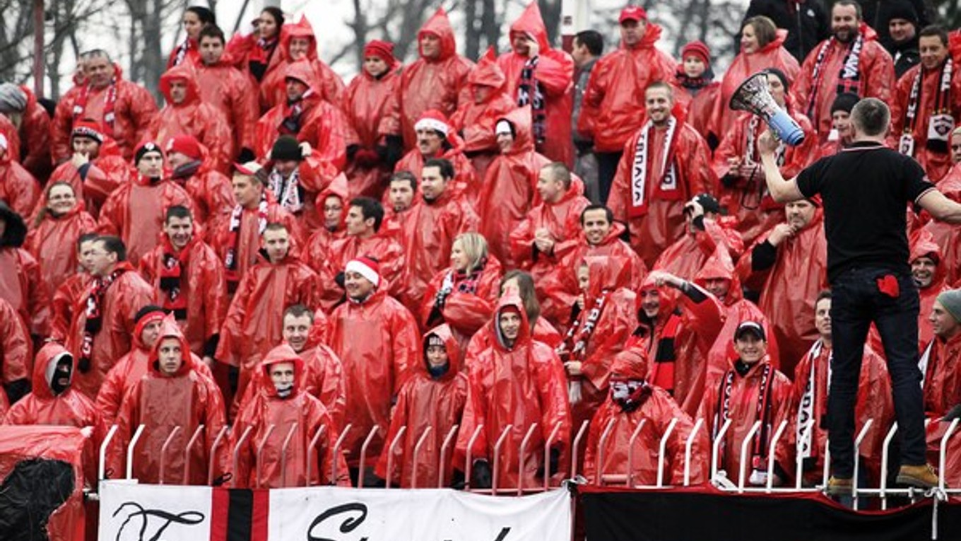 Fanúšikovia Spartaka Trnava počas 19. kola Corgoň ligy v Banskej Bystrici, 30. november 2013.
