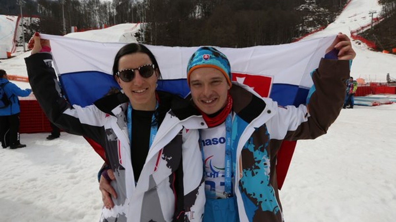 Zjazdoví lyžiari Miroslav Haraus a Henrieta Farkašová.
