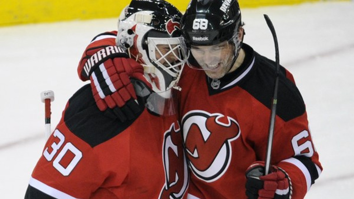 Jaromír Jágr a brankár Martin Brodeur.