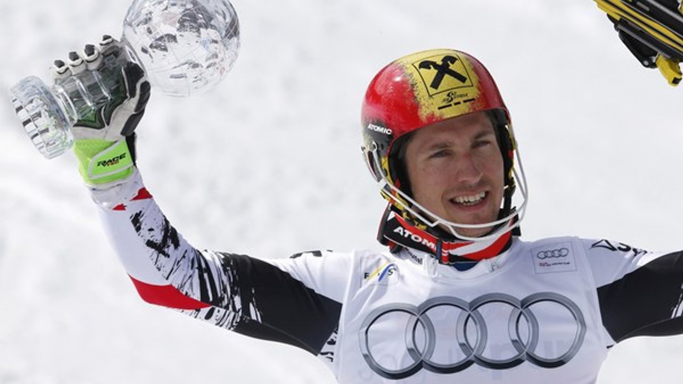 Najlepším slalomárom sezóny je Rakúšan Marcel Hirscher.