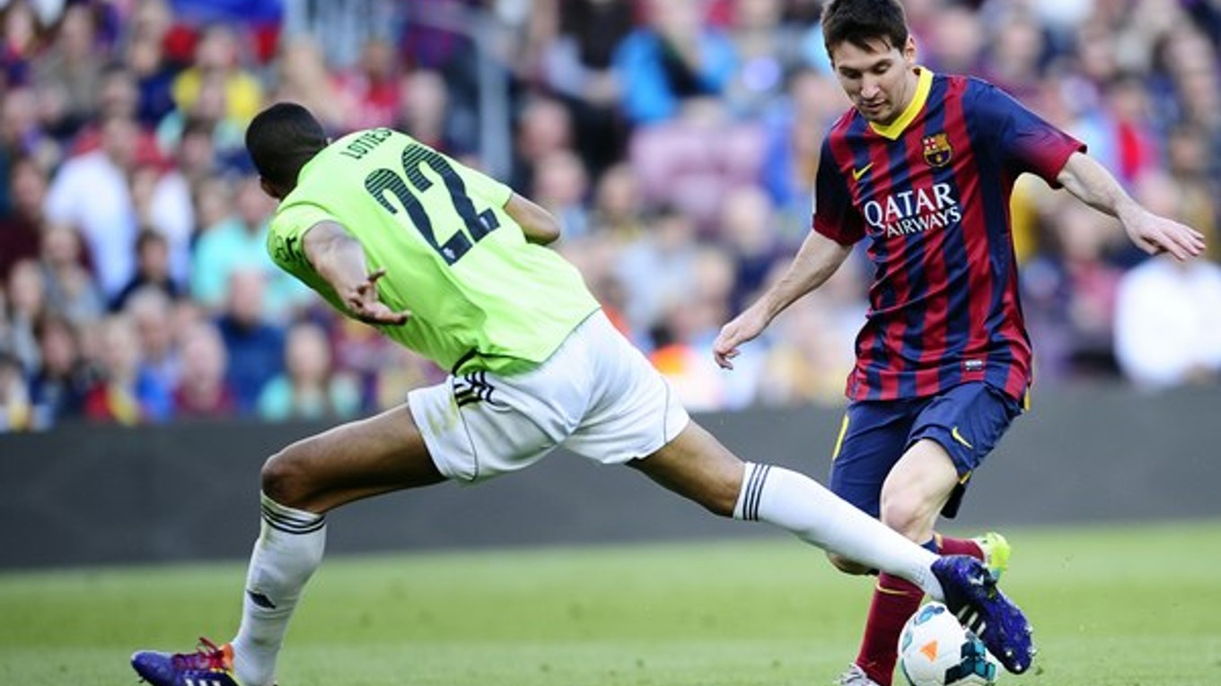 Lionel Messi strelil Pamplone tri góly.